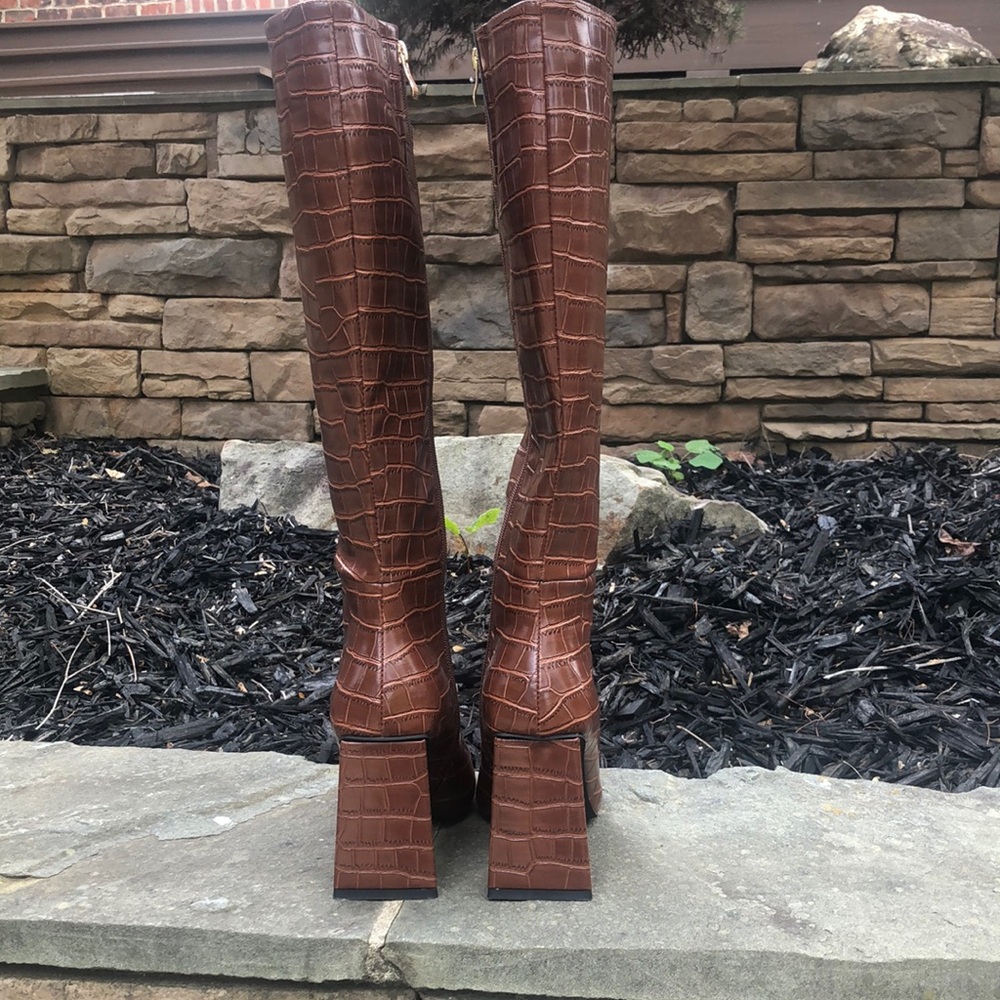 Billini Brown Croc-Patterned Heeled Boots. Excellent condition. Size 6. - Picture 7 of 12